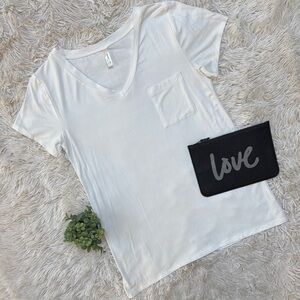 Magic Fit V-Neck Pocket Tee 💗 Ivory